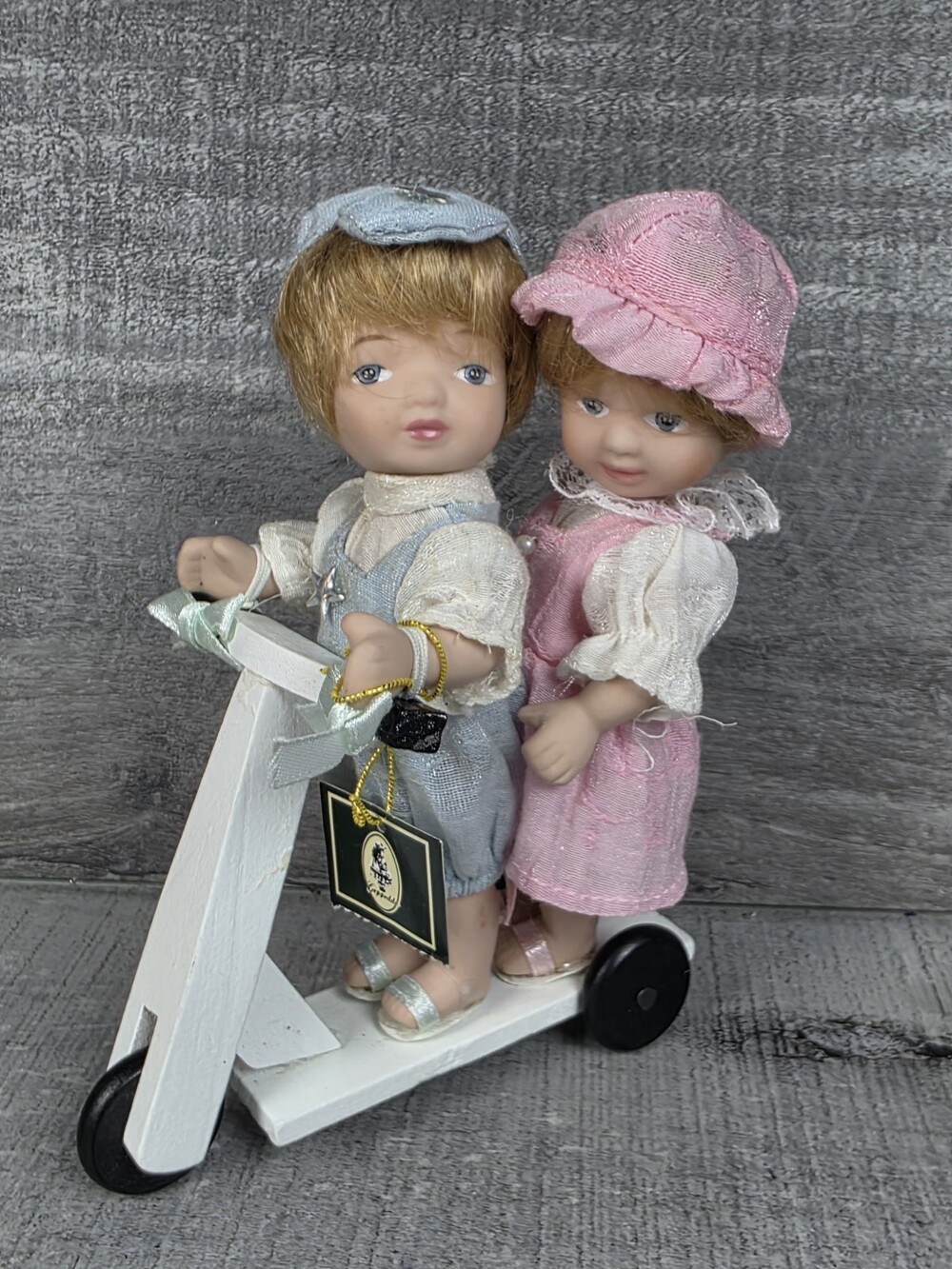 Geppeddo Porcelain Twins On Wood Scooter Carrie & Conner 5.5" 215d2